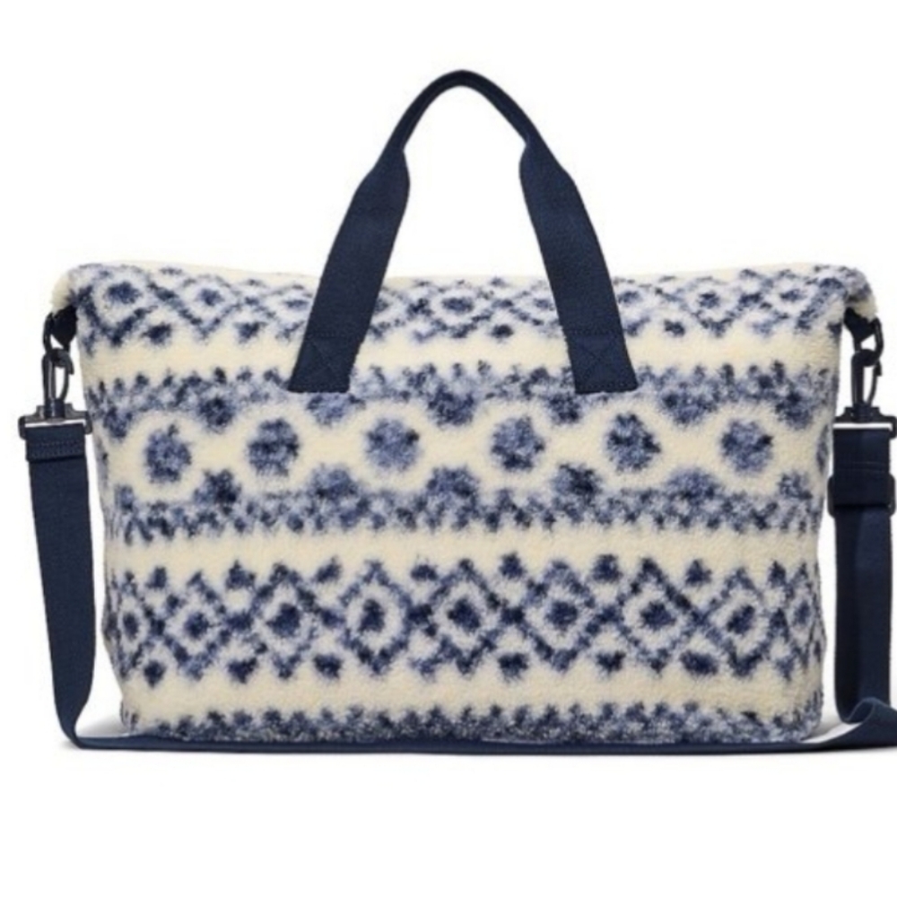 PINK VS Cozy Duffle NWT